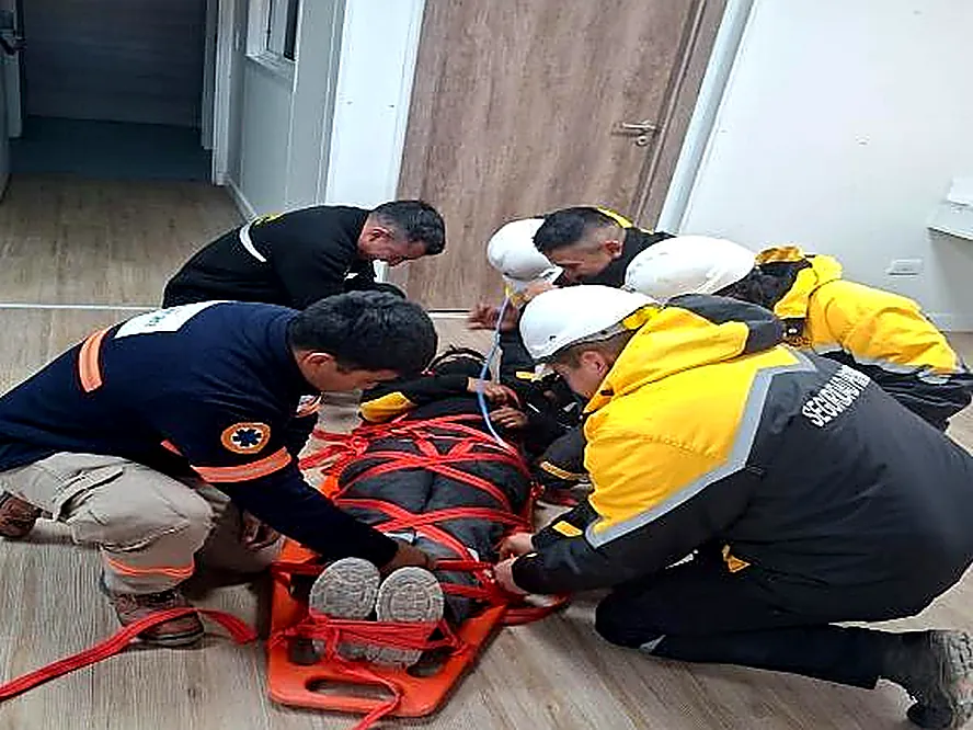 First aid and rescue — staff training