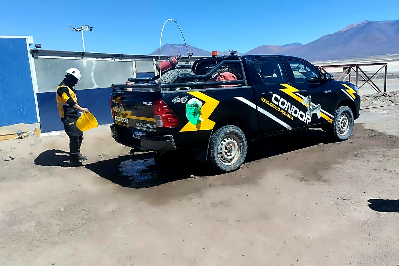 Unidad móvil en el salar